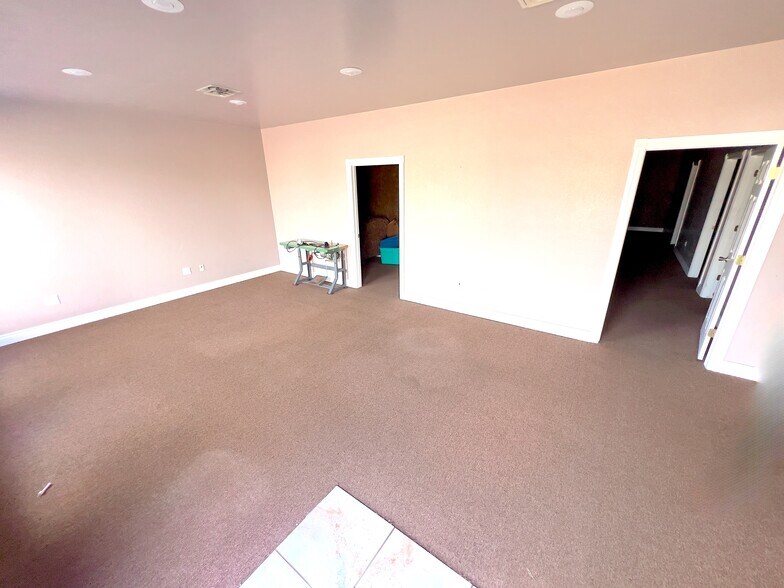 More Photos Of 802-806 Wynan Ct, Anadarko Medical For Sale