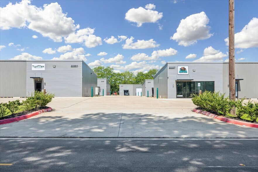 More Photos Of 22215 Mueschke Rd, Tomball Unknown For Lease