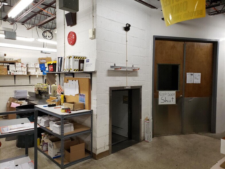 More Photos Of 2239 Banksville Rd, Pittsburgh Office For Lease