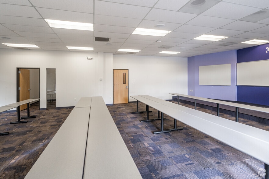 More Photos Of 2200 S Monaco Pky, Denver Storefront For Lease