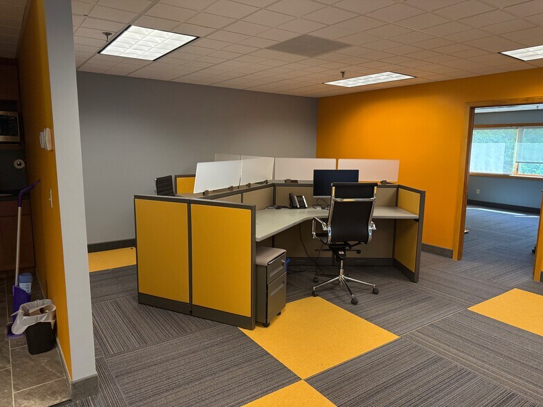 More Photos Of 30 Airport Rd, West Lebanon Office For Lease
