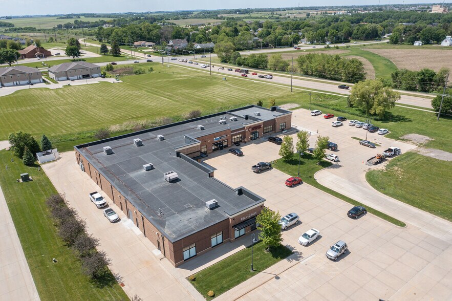 More Photos Of Greenhill Rd @ Hudson, Cedar Falls Unknown For Lease