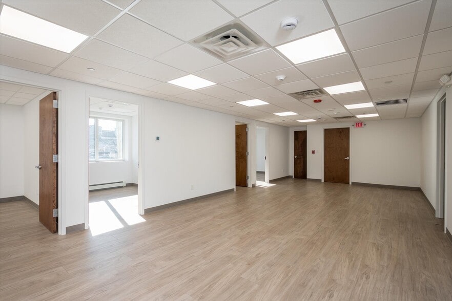 More Photos Of 25 Willowdale Ave, Port Washington Office For Sale