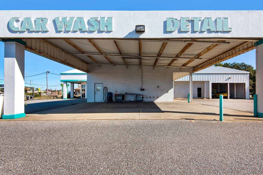 More Photos Of 3061 Gulf Breeze Pky, Gulf Breeze Carwash For Sale