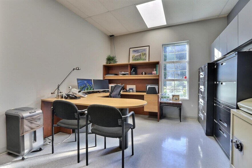 More Photos Of 680 Av Jean-Demers, Bécancour Industrial For Lease
