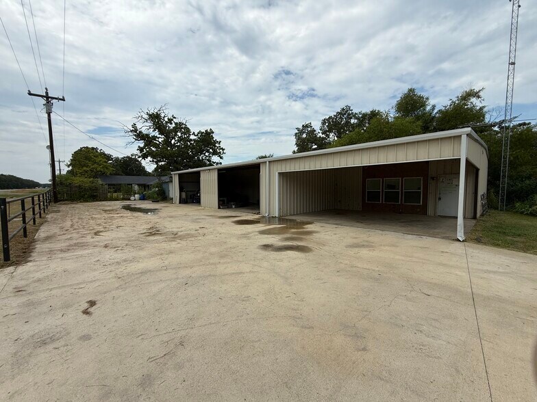 More Photos Of 10015 FM 751, Quinlan Flex For Sale