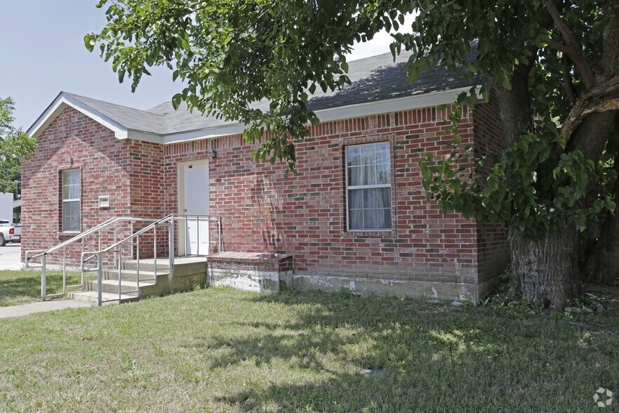 More Photos Of 1009 N Tennessee St, McKinney Office For Sale