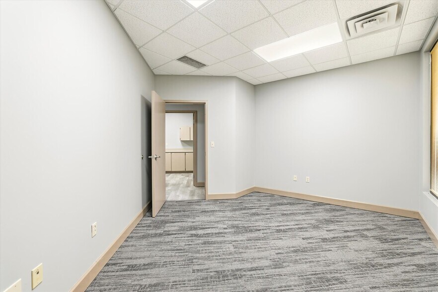 More Photos Of 2252 Killearn Center Blvd, Tallahassee Office For Lease
