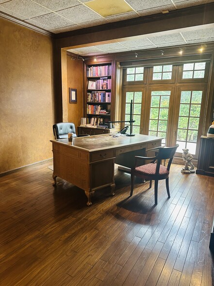 More Photos Of 2730 E 62nd St, Indianapolis Office For Sale