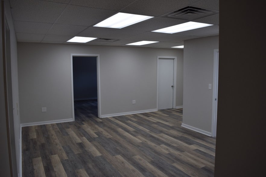 More Photos Of 4329 Emerson St, Jacksonville Warehouse For Lease