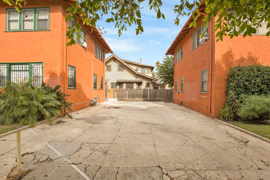 More Photos Of 204 S Serrano Ave, Los Angeles Apartments For Sale