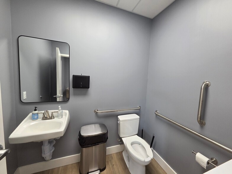 More Photos Of 6634 Summer Knoll Cv, Bartlett Medical For Lease