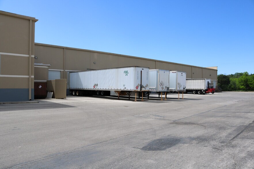 More Photos Of 17353 Bell North Dr, Schertz Warehouse For Lease