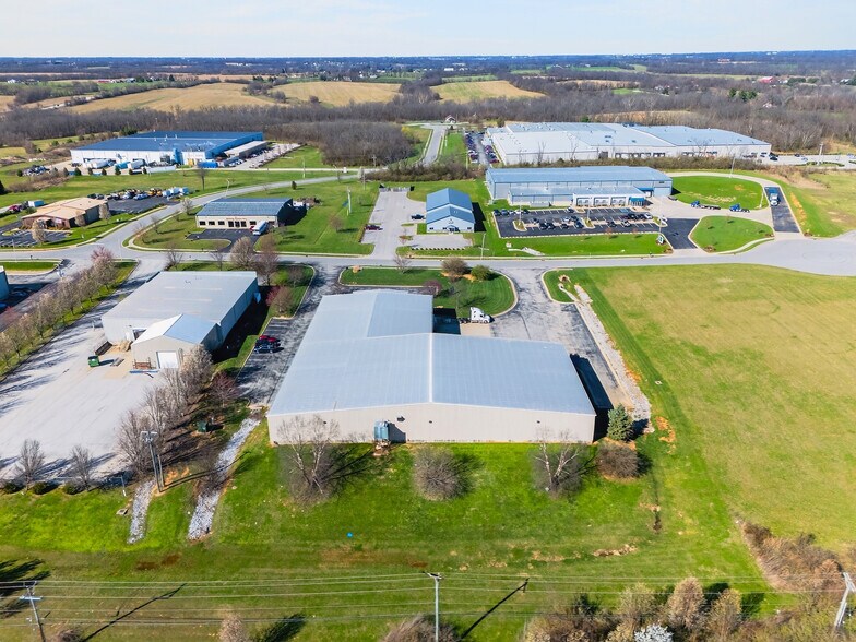 More Photos Of 1019 Mt. Vernon Rd, Shelbyville Warehouse For Lease