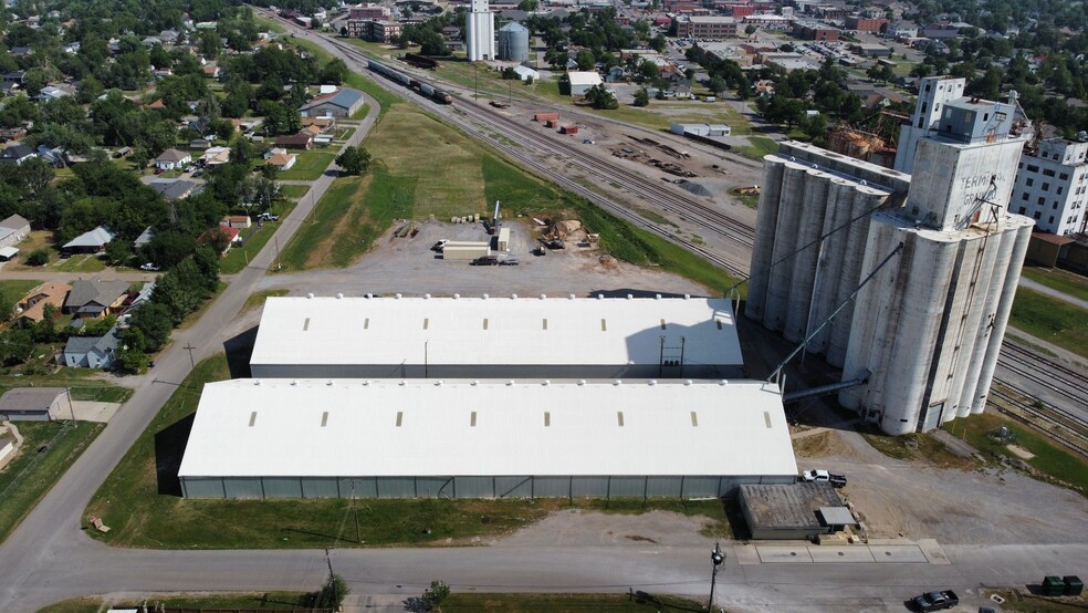 Primary Photo Of 220 W Oak St, El Reno Warehouse For Lease