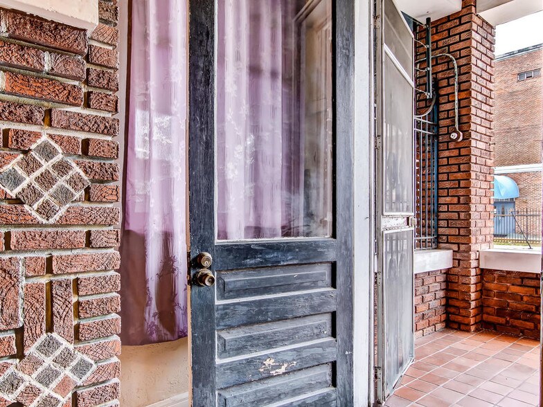 More Photos Of 525 Beaver St, Jacksonville Cemetery Mausoleum For Lease