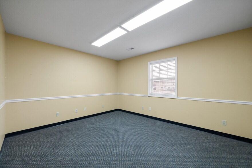 More Photos Of 1799 Alpine Dr, Clarksville Warehouse For Lease