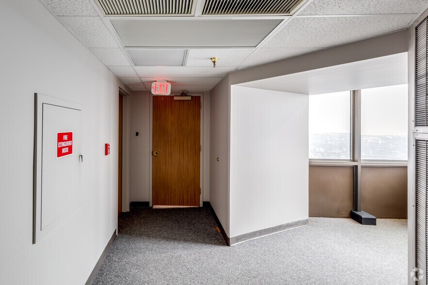 Photo of 39th Floor Ste 60-3935