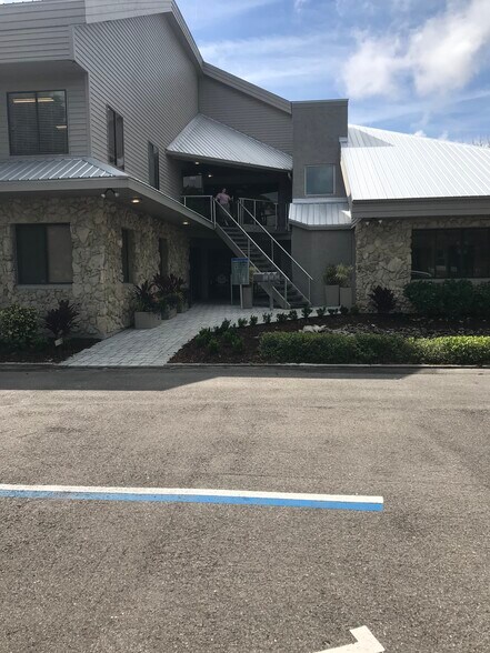 More Photos Of 5500 Bee Ridge Rd, Sarasota Medical For Lease