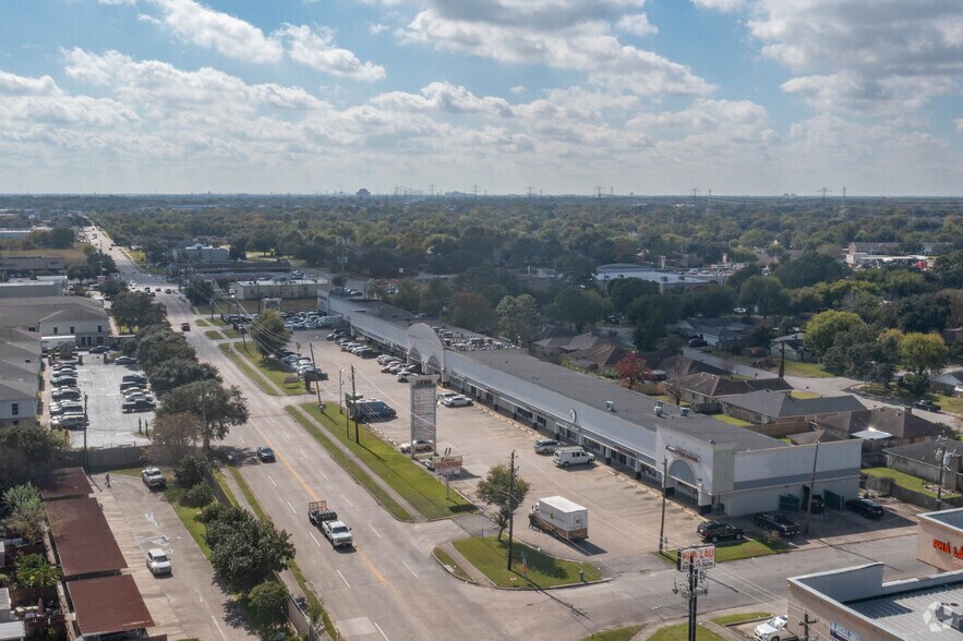 More Photos Of 8002-8138 Boone Rd, Houston Storefront For Lease