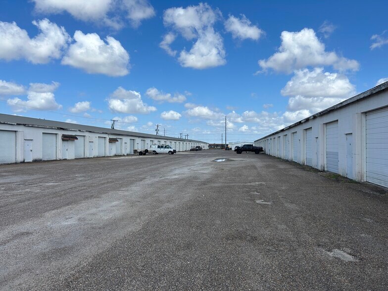 More Photos Of 5566 Ayers St, Corpus Christi Manufacturing For Sale