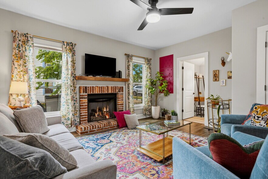 More Photos Of 22 2nd Ave, Greenville Specialty For Sale