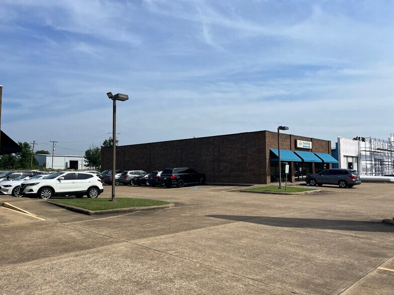 More Photos Of 403 S Poplar St, Searcy Storefront Retail Office For Lease