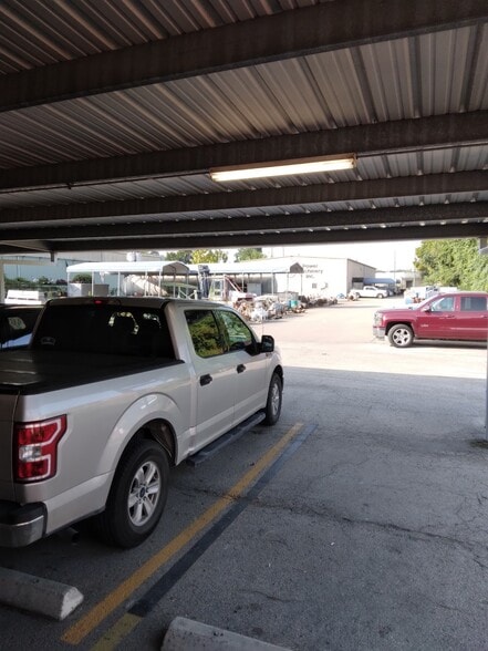 More Photos Of 13424 Hempstead Hwy, Houston Warehouse For Sale