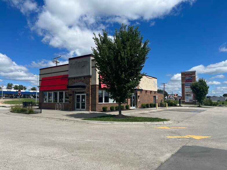 Primary Photo Of 12195 Blue Ridge Ext, Grandview Fast Food For Lease
