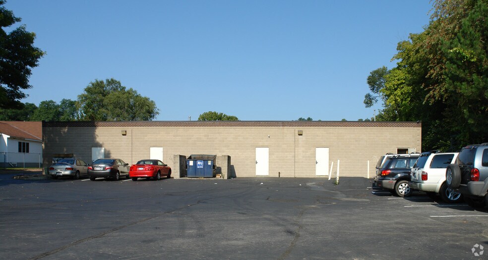 More Photos Of 2727 Hamburg St, Rotterdam Unknown For Lease