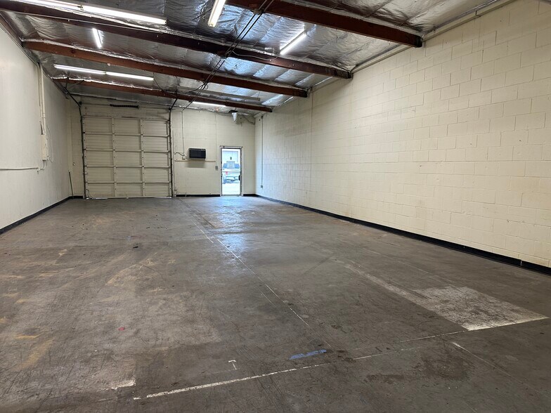 More Photos Of 9600 Cozycroft Ave, Chatsworth Warehouse For Lease