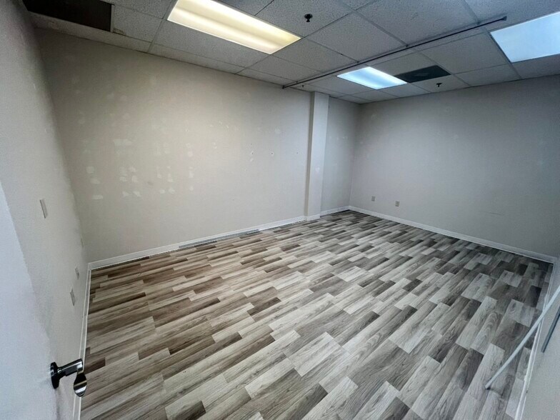 More Photos Of 6881 Kingspointe Pky, Orlando Flex For Sale