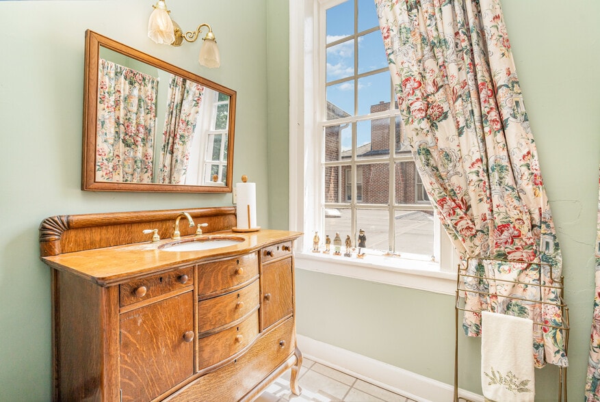 More Photos Of 137 3rd Ave N, Franklin Office For Lease