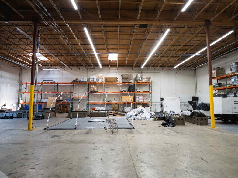 More Photos Of 1075 Arrowsmith St, Eugene Light Distribution For Lease
