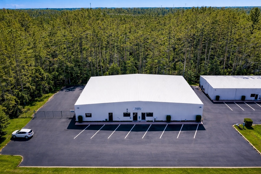 More Photos Of 4204 Louis Ave, Holiday Manufacturing For Lease