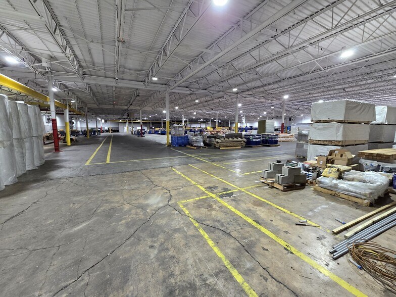 More Photos Of 11042 Wildwood Dr, Olive Branch Warehouse For Lease