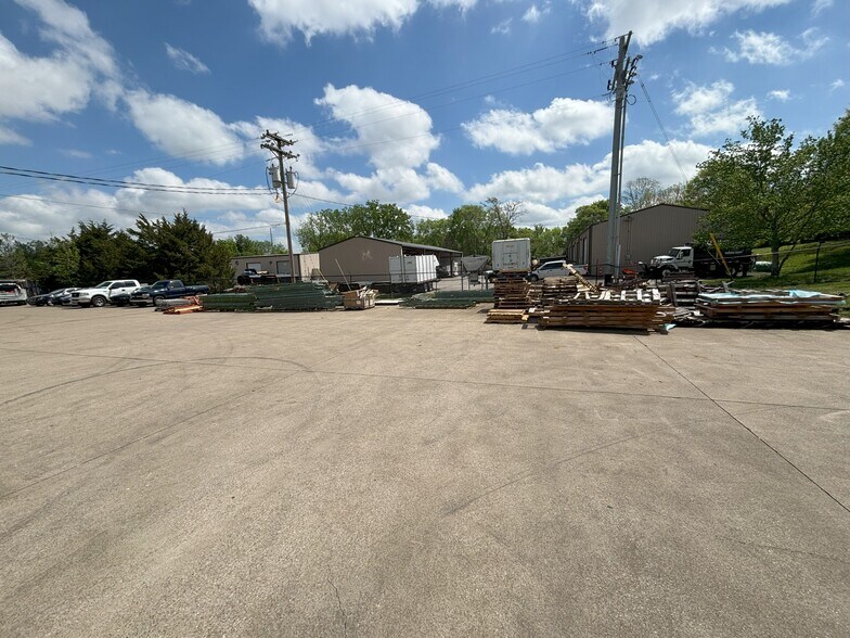 More Photos Of 104 Southeast Pky, Franklin Warehouse For Lease