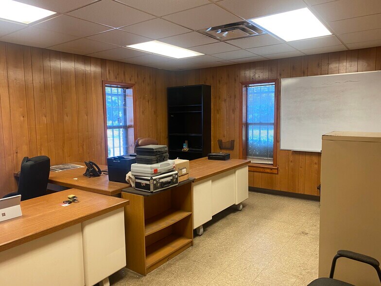 More Photos Of 3051 Faye Rd, Jacksonville Warehouse For Lease