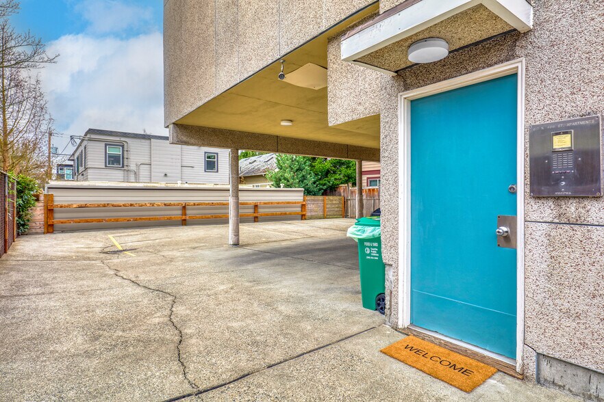 More Photos Of 617 N 49th St, Seattle Apartments For Sale