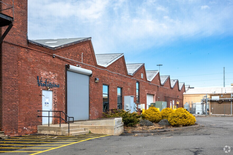 More Photos Of 1069 Connecticut Ave, Bridgeport Light Manufacturing For Lease