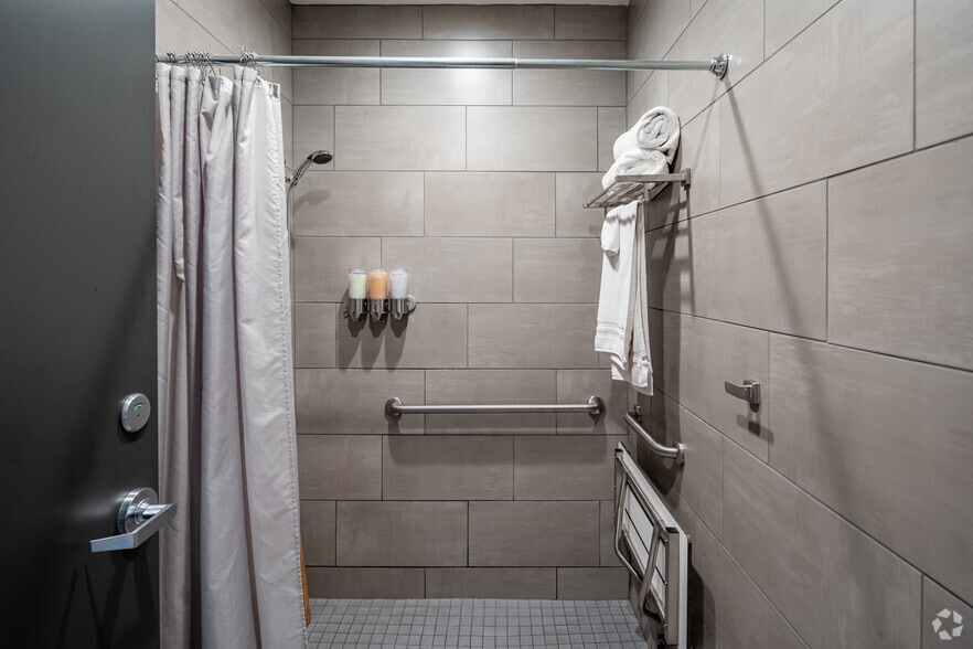 More Photos Of 1050 Glenbrook Way, Hendersonville Storefront For Lease