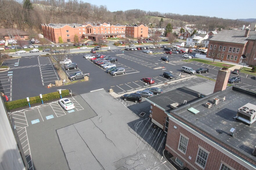 More Photos Of 1 Philadelphia Ave, Boyertown Medical For Lease