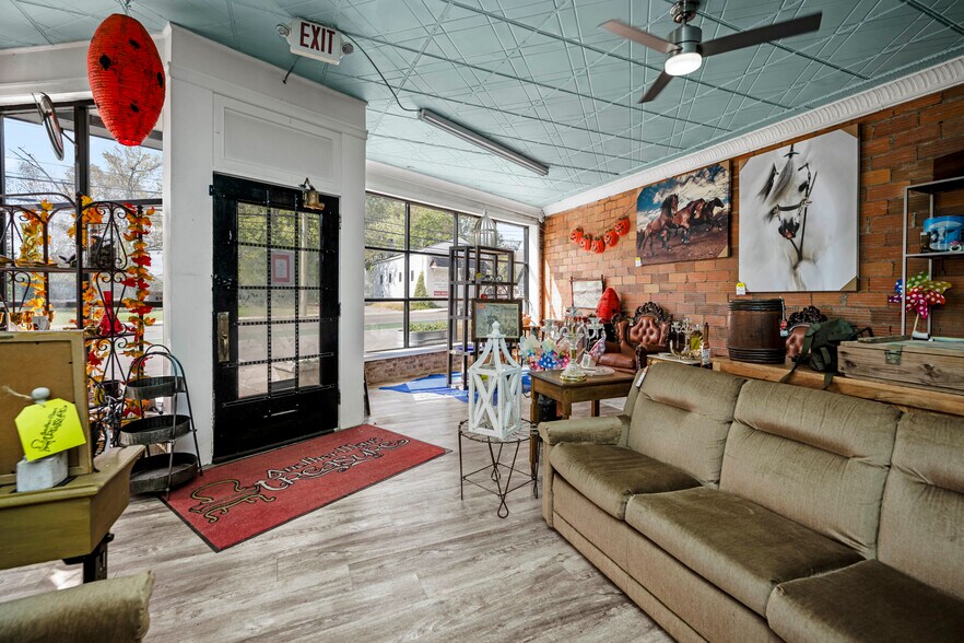 More Photos Of 507 E 3rd St, Lexington Warehouse For Sale