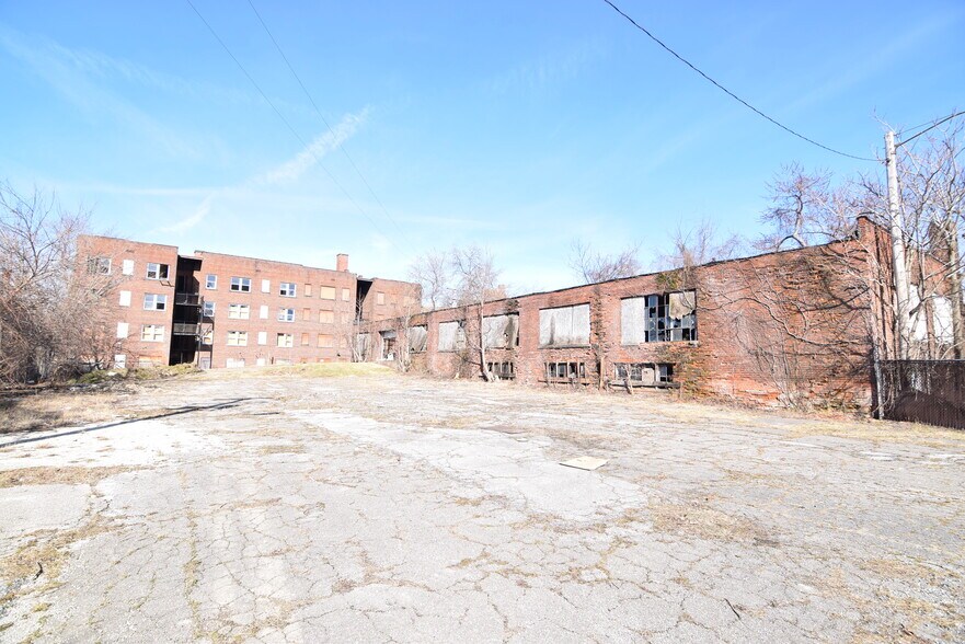 More Photos Of 14012 Lakeshore Blvd, Cleveland Apartments For Sale