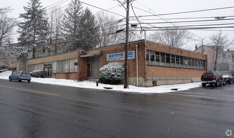 Primary Photo Of 2075 Millburn Ave, Maplewood Medical For Lease