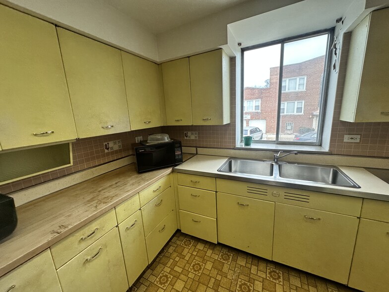 More Photos Of 1400 S Austin Blvd, Cicero Shelter For Sale
