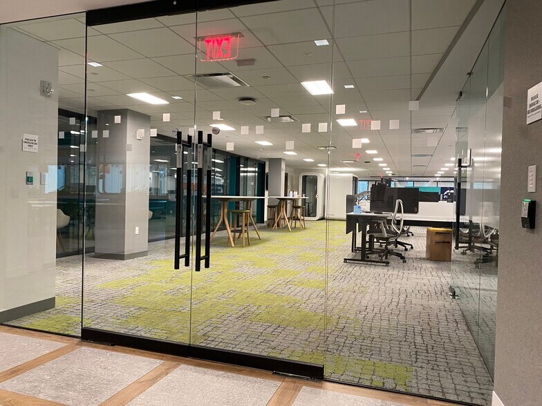 More Photos Of 1 Northeastern Blvd, Salem Office For Lease