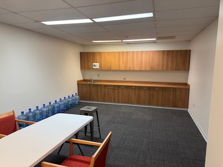 More Photos Of 1600 Kapiolani Blvd, Honolulu Office For Lease