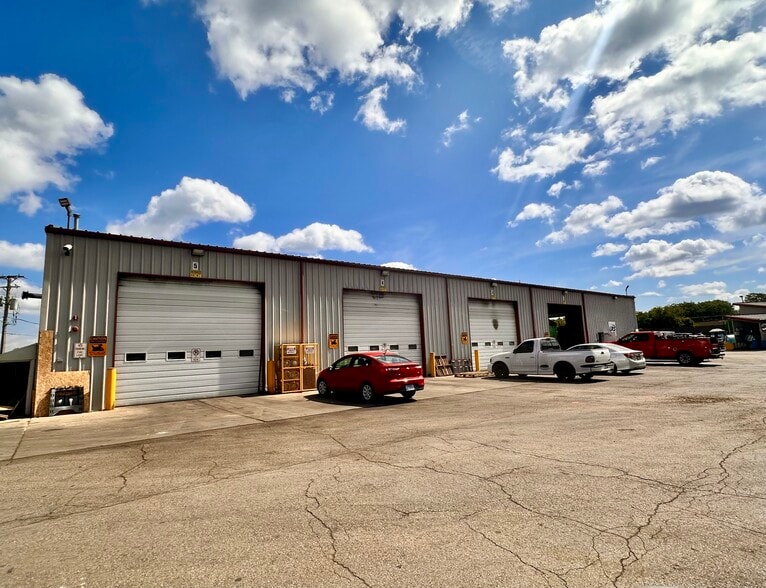 More Photos Of 1350 N Old Rand Rd, Wauconda Warehouse For Lease