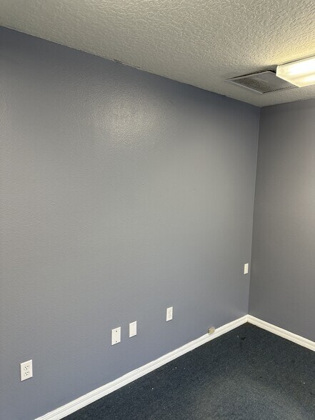 More Photos Of 3111 Skyway Cir, Melbourne Warehouse For Lease